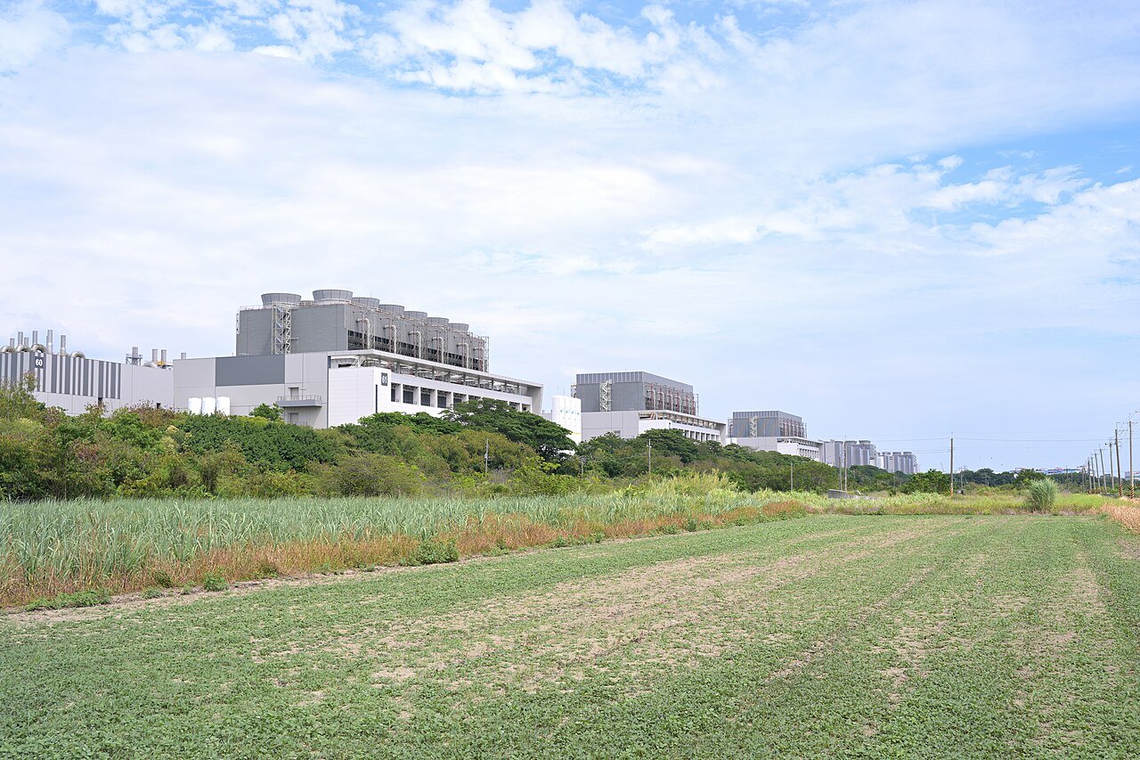 La fabbrica TSMC Fab 18 e i campi circostanti nel Southern Taiwan Science Park.